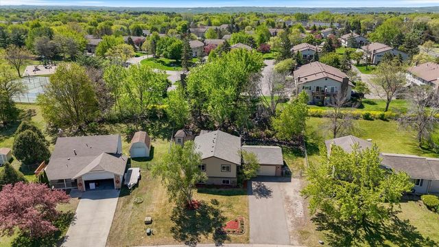 10365 Buckingham Drive, Eden Prairie, MN 55347