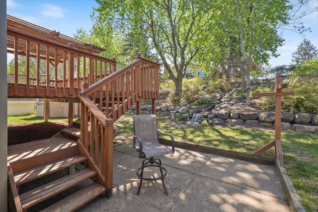 10365 Buckingham Drive, Eden Prairie, MN 55347