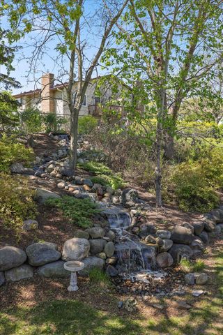 10365 Buckingham Drive, Eden Prairie, MN 55347