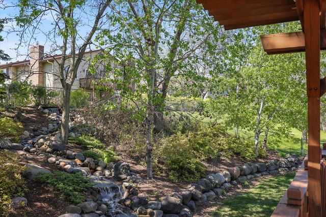 10365 Buckingham Drive, Eden Prairie, MN 55347