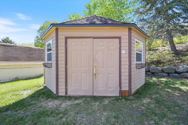 10365 Buckingham Drive, Eden Prairie, MN 55347