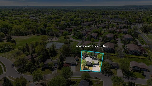 10365 Buckingham Drive, Eden Prairie, MN 55347