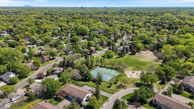 10365 Buckingham Drive, Eden Prairie, MN 55347
