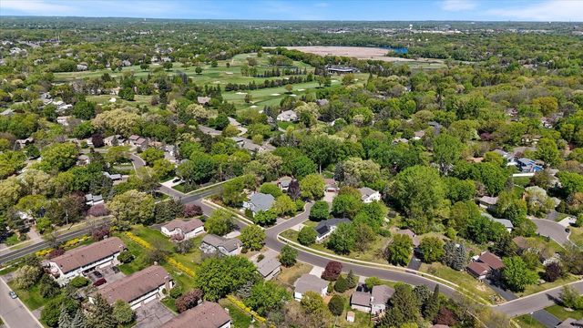 10365 Buckingham Drive, Eden Prairie, MN 55347