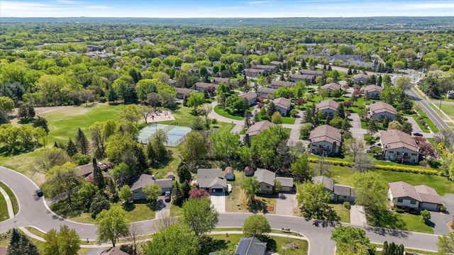 10365 Buckingham Drive, Eden Prairie, MN 55347