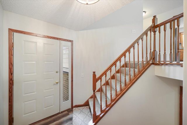 10365 Buckingham Drive, Eden Prairie, MN 55347