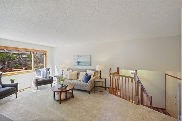 10365 Buckingham Drive, Eden Prairie, MN 55347
