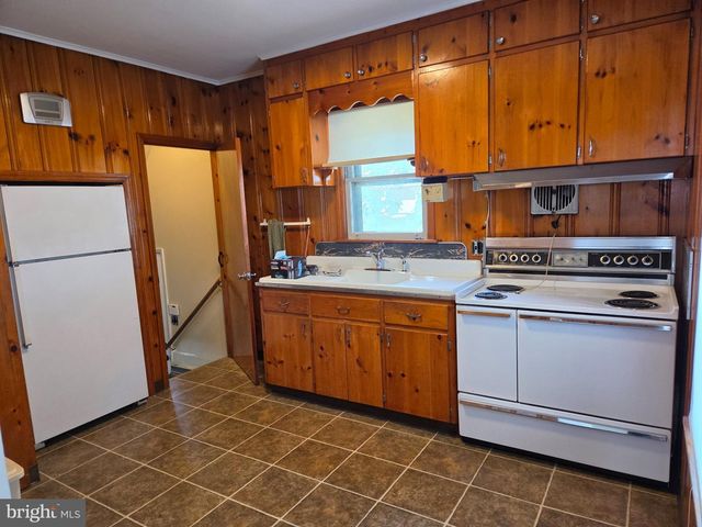 14 E EVESHAM RD, Glendora, NJ 08029