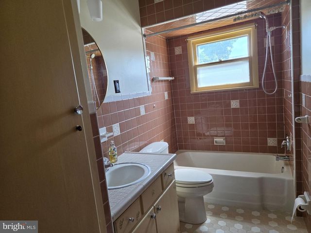 14 E EVESHAM RD, Glendora, NJ 08029