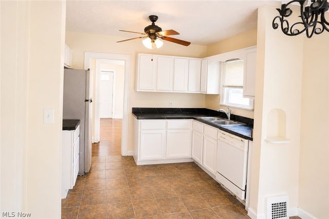 9725 Parkview Avenue, Garfield Heights, OH 44125