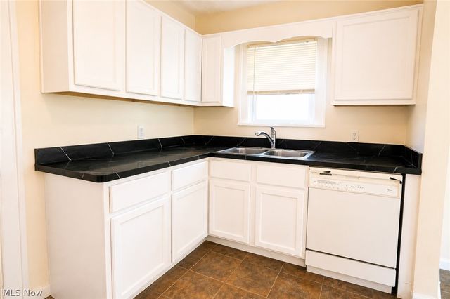 9725 Parkview Avenue, Garfield Heights, OH 44125