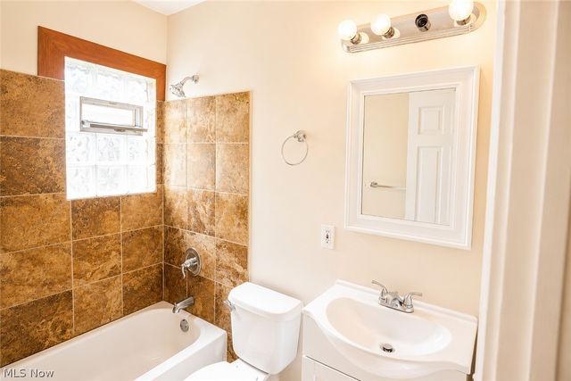 9725 Parkview Avenue, Garfield Heights, OH 44125