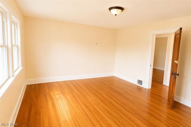 9725 Parkview Avenue, Garfield Heights, OH 44125