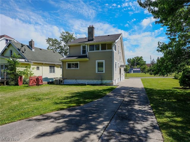 9725 Parkview Avenue, Garfield Heights, OH 44125