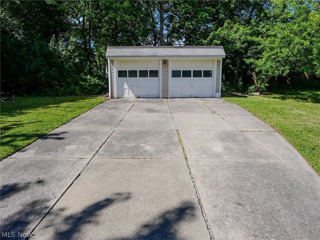 9725 Parkview Avenue, Garfield Heights, OH 44125