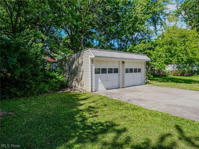 9725 Parkview Avenue, Garfield Heights, OH 44125