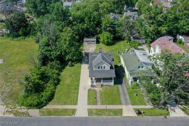 9725 Parkview Avenue, Garfield Heights, OH 44125