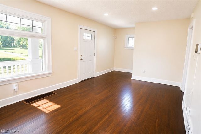 9725 Parkview Avenue, Garfield Heights, OH 44125
