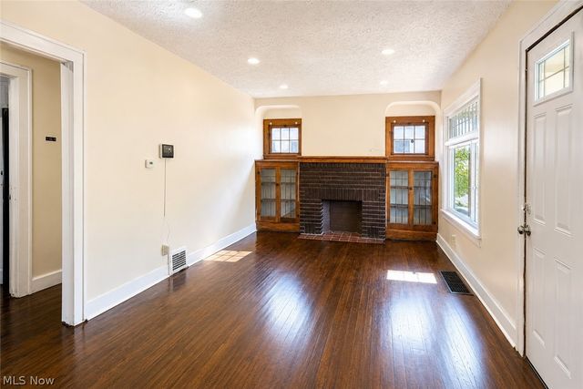 9725 Parkview Avenue, Garfield Heights, OH 44125