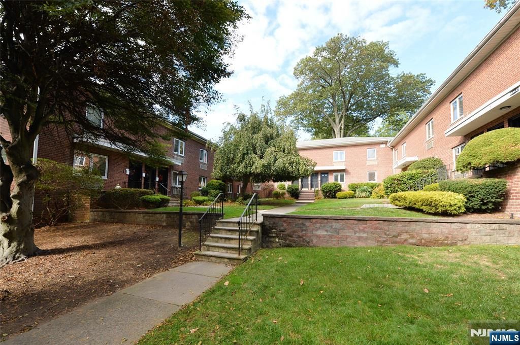 260 Oak Street E4, Ridgewood, NJ 07450