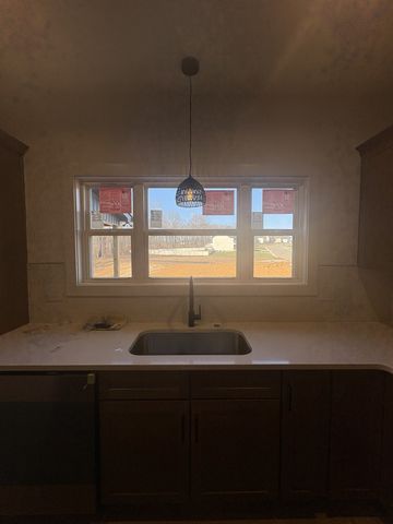 370 Young Ln, Pleasant View, TN 37146