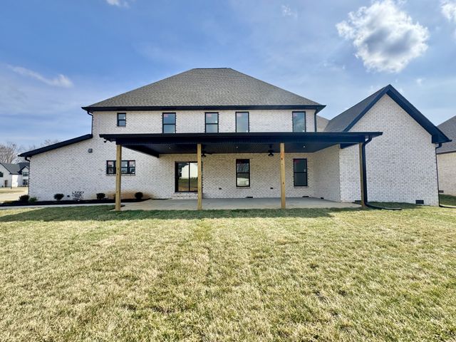 370 Young Ln, Pleasant View, TN 37146