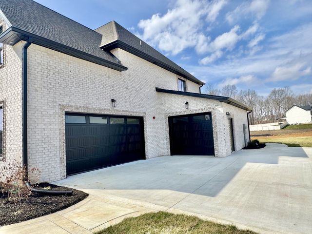 370 Young Ln, Pleasant View, TN 37146