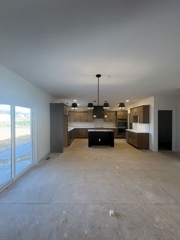 370 Young Ln, Pleasant View, TN 37146