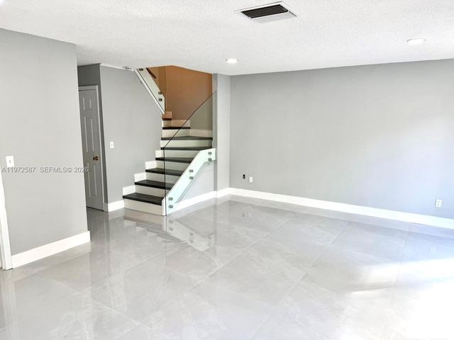 2700 N 34th Ave I, Hollywood, FL 33021