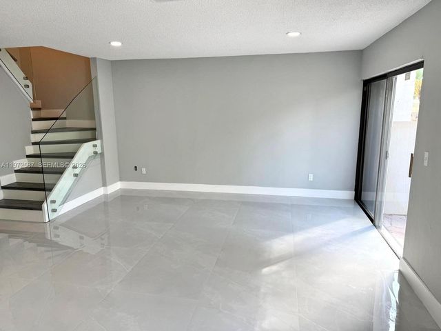 2700 N 34th Ave I, Hollywood, FL 33021