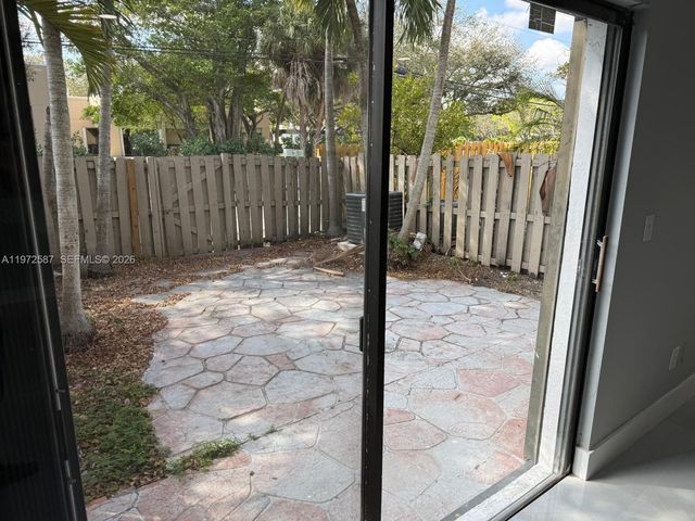 2700 N 34th Ave I, Hollywood, FL 33021