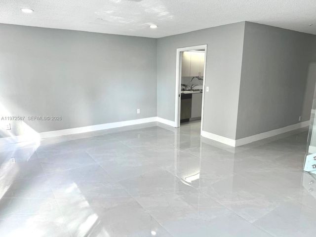 2700 N 34th Ave I, Hollywood, FL 33021