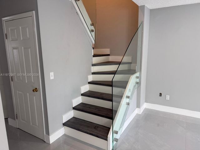 2700 N 34th Ave I, Hollywood, FL 33021