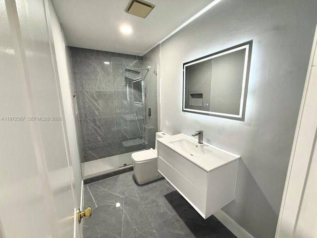 2700 N 34th Ave I, Hollywood, FL 33021