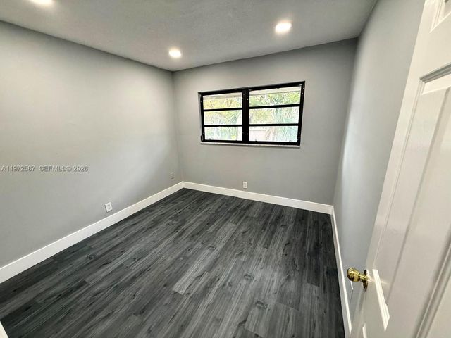 2700 N 34th Ave I, Hollywood, FL 33021