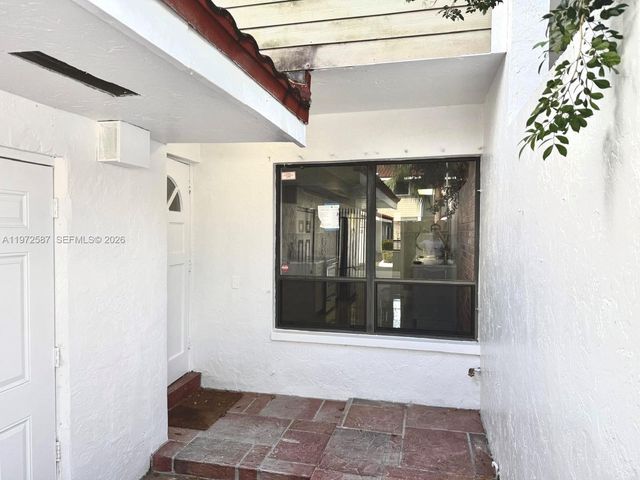 2700 N 34th Ave I, Hollywood, FL 33021