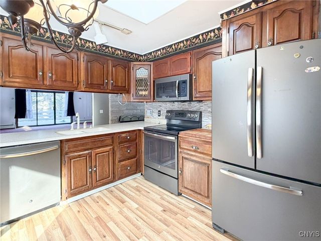 20 Cascade Drive, New Hartford, NY 13413