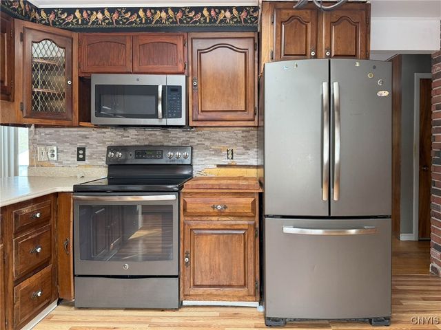 20 Cascade Drive, New Hartford, NY 13413