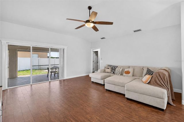 304 BENTLEY OAKS BOULEVARD, Auburndale, FL 33823