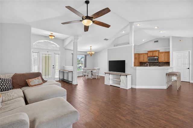 304 BENTLEY OAKS BOULEVARD, Auburndale, FL 33823