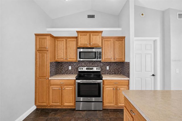 304 BENTLEY OAKS BOULEVARD, Auburndale, FL 33823