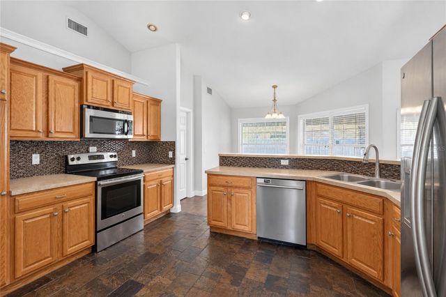 304 BENTLEY OAKS BOULEVARD, Auburndale, FL 33823