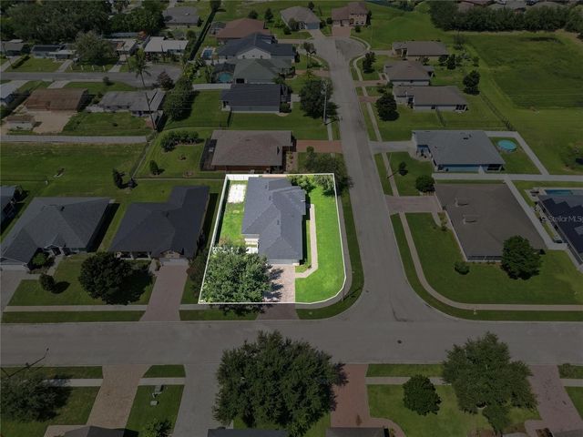 304 BENTLEY OAKS BOULEVARD, Auburndale, FL 33823