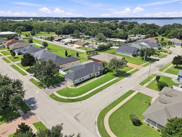 304 BENTLEY OAKS BOULEVARD, Auburndale, FL 33823