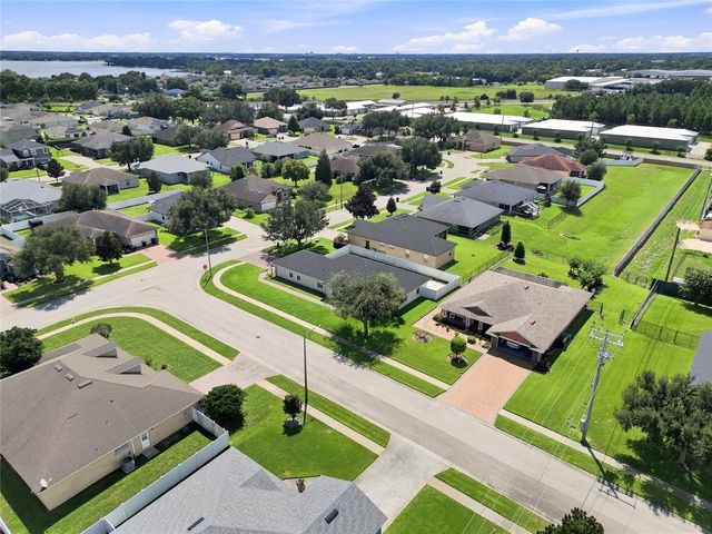 304 BENTLEY OAKS BOULEVARD, Auburndale, FL 33823