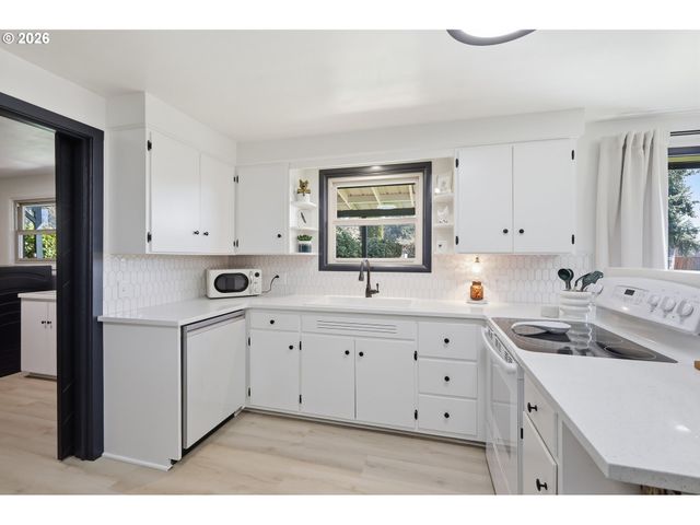 2915 GAME FARM Rd, Springfield, OR 97477