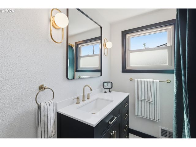 2915 GAME FARM Rd, Springfield, OR 97477