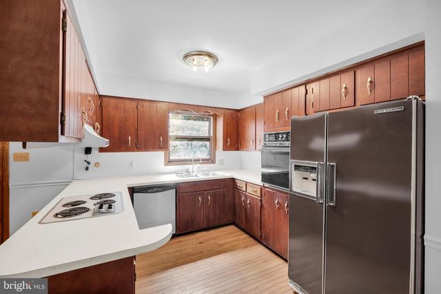 3908 SHORT HILL DR, Allentown, PA 18104