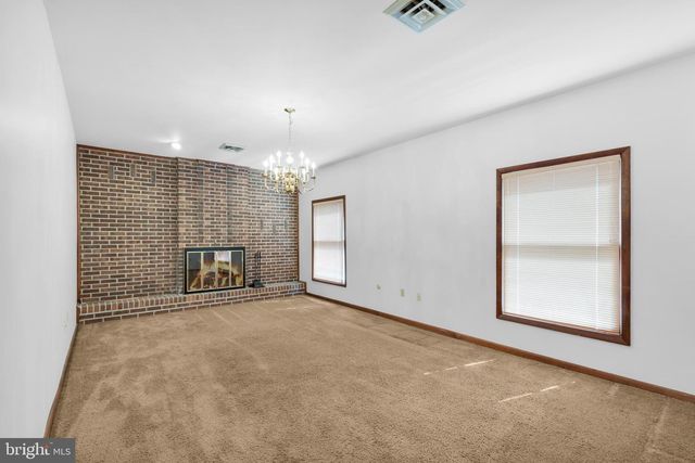 3908 SHORT HILL DR, Allentown, PA 18104