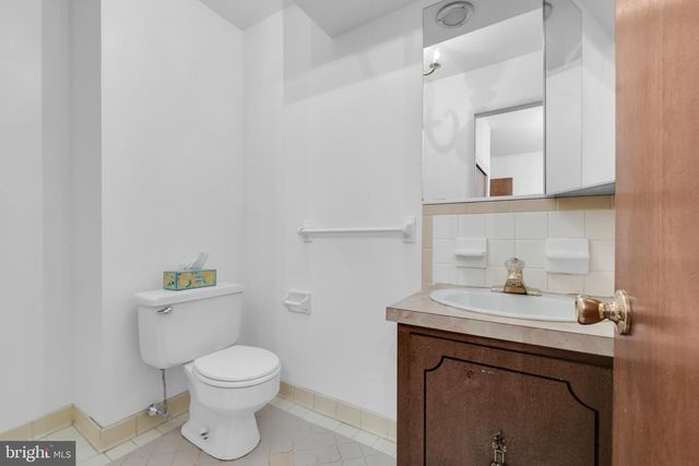 3908 SHORT HILL DR, Allentown, PA 18104